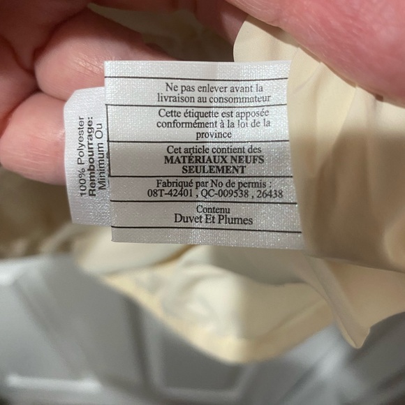 J Crew women’s down puffer vest, cream color., size S, good condition. - Picture 7 of 9